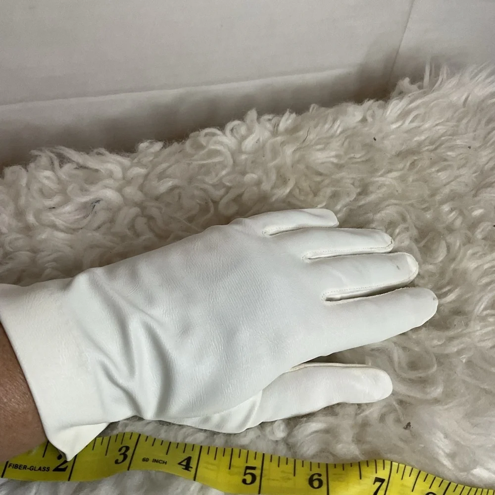 grandmas Attic Vintage white Jackie Gloves M